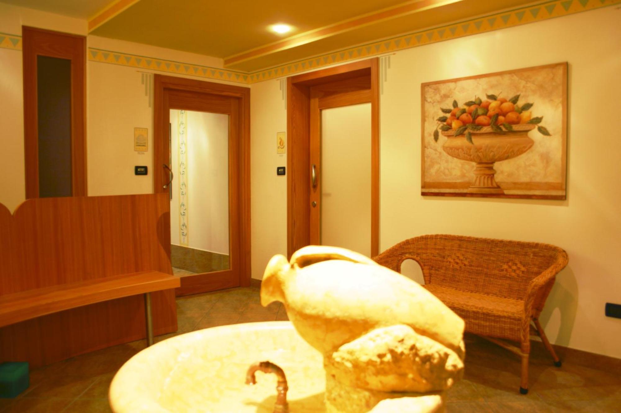 Residence Kristall- Fiemme Holidays Predazzo Esterno foto