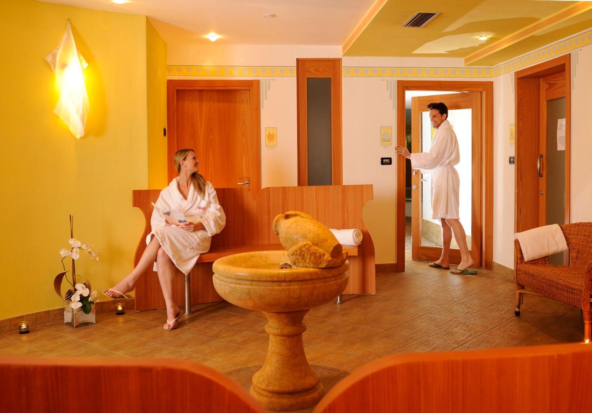 Residence Kristall- Fiemme Holidays Predazzo Esterno foto